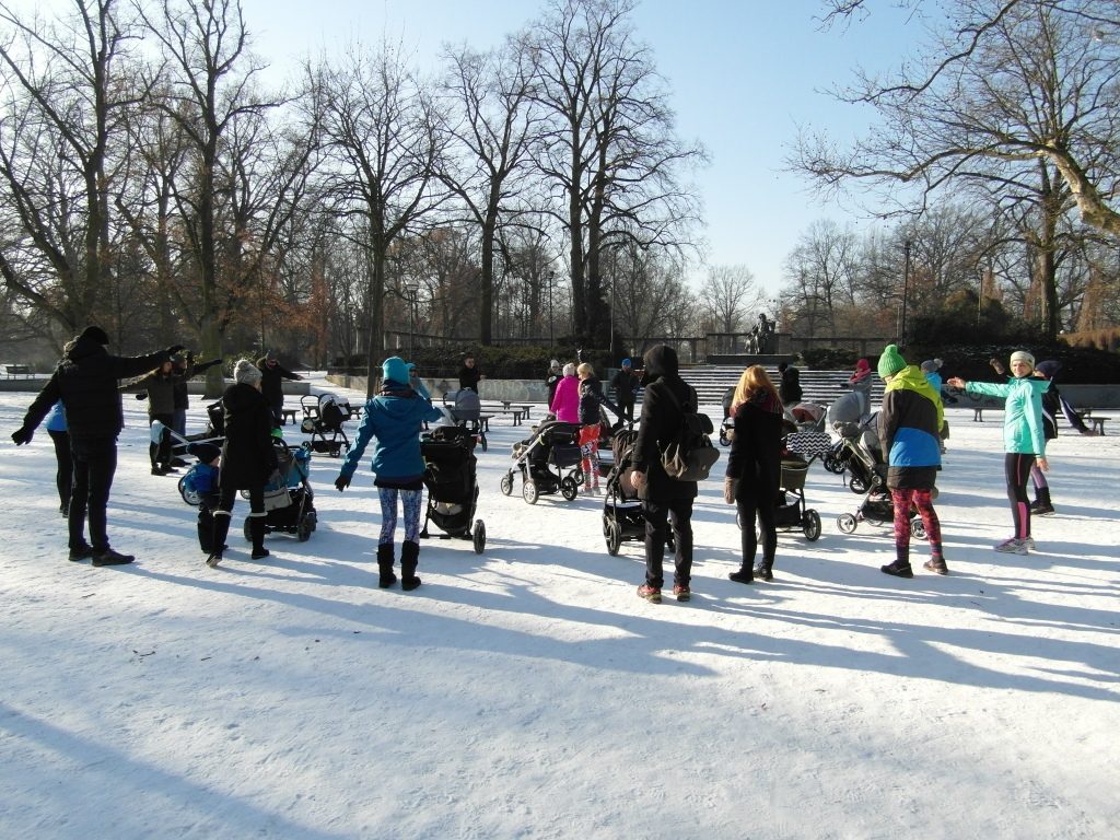 Zbieraj się. Trening rodziców z wózkami odbył się w Parku Południowym we Wrocławiu.
