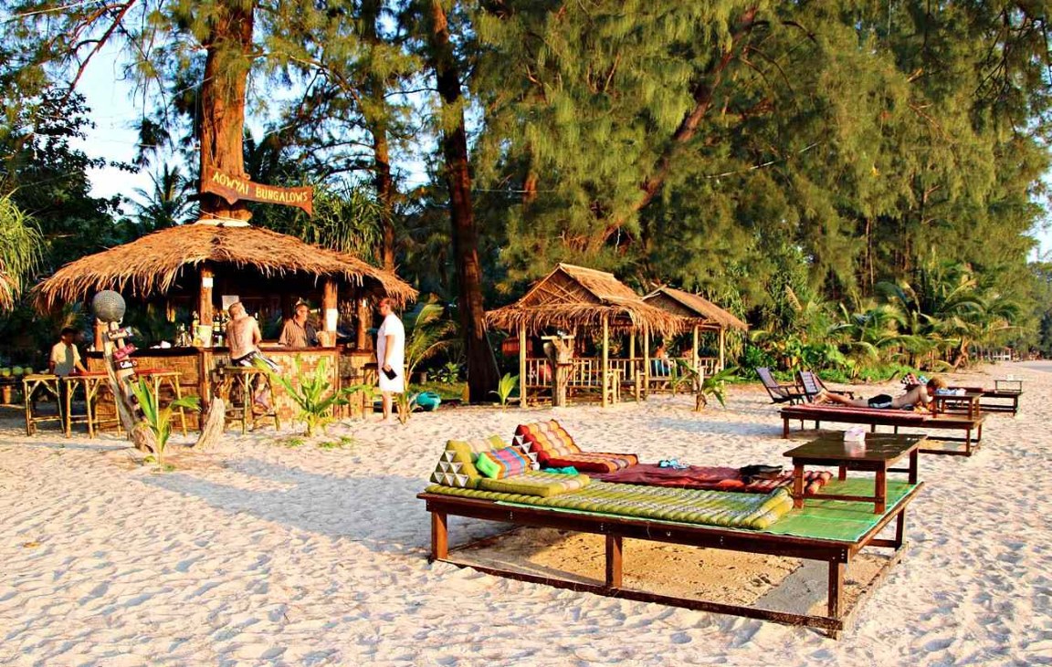Którą wyspę w Tajlandii wybrać_koh-phayam-domek-na-plazy_beforewegetold