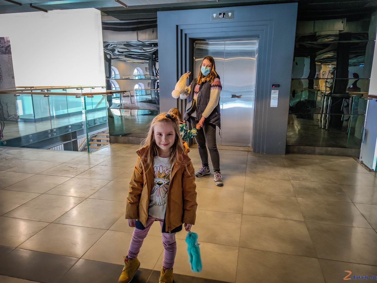 winda w szybie Regis - Kopalnia Soli Wieliczka - Odkrywanie Solilandii trasa dla rodzin z dziecmi