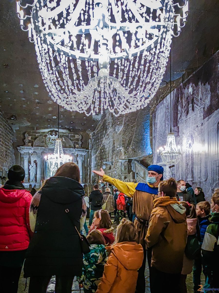 Kopalnia Wieliczka z dziećmi - Odkrywanie Solilandii - Soliludek oprowadza dzieci po Kaplicy św. Kingi