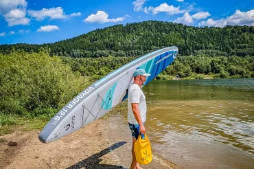 PŁYWANIE NA&nbsp;SUPIE OD&nbsp;A&nbsp;DO&nbsp;Z&nbsp;– CO&nbsp;WARTO WIEDZIEĆ O&nbsp;PADDLEBOARDINGU, JAK ZACZĄĆ? JAKĄ DESKĘ KUPIĆ? 