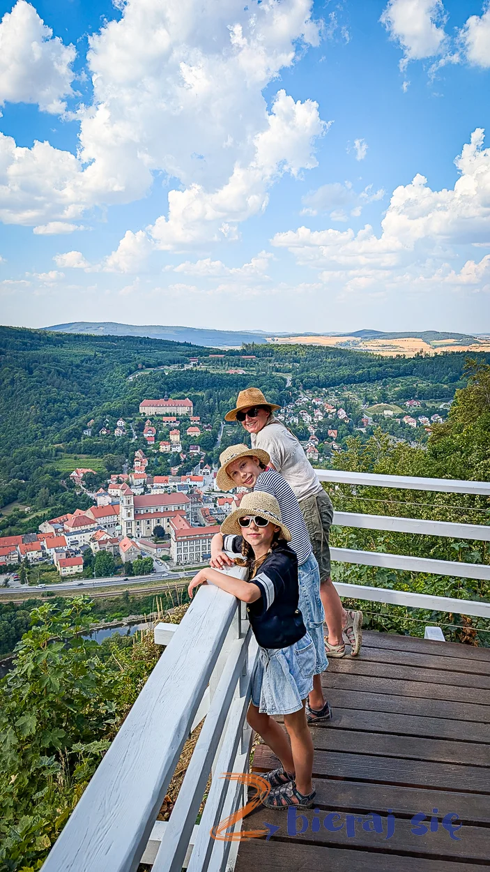 widok na Bardo z Obrywu Skalnego